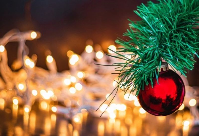 Safety Tips For Christmas Garland And Other Decor