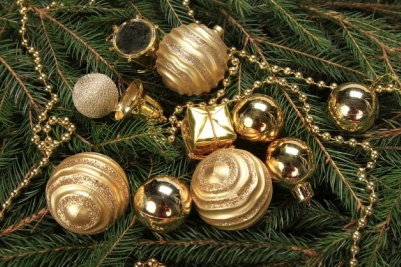 60. Everything You Need to Know Before Buying an Artificial Christmas Tree: Types, Accessories, and Tips for a Picture-Perfect Display