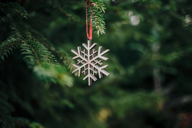 Celebrating Christmas in Style: The Top 5 Trends in Artificial Christmas Wreaths and Garlands for 2023